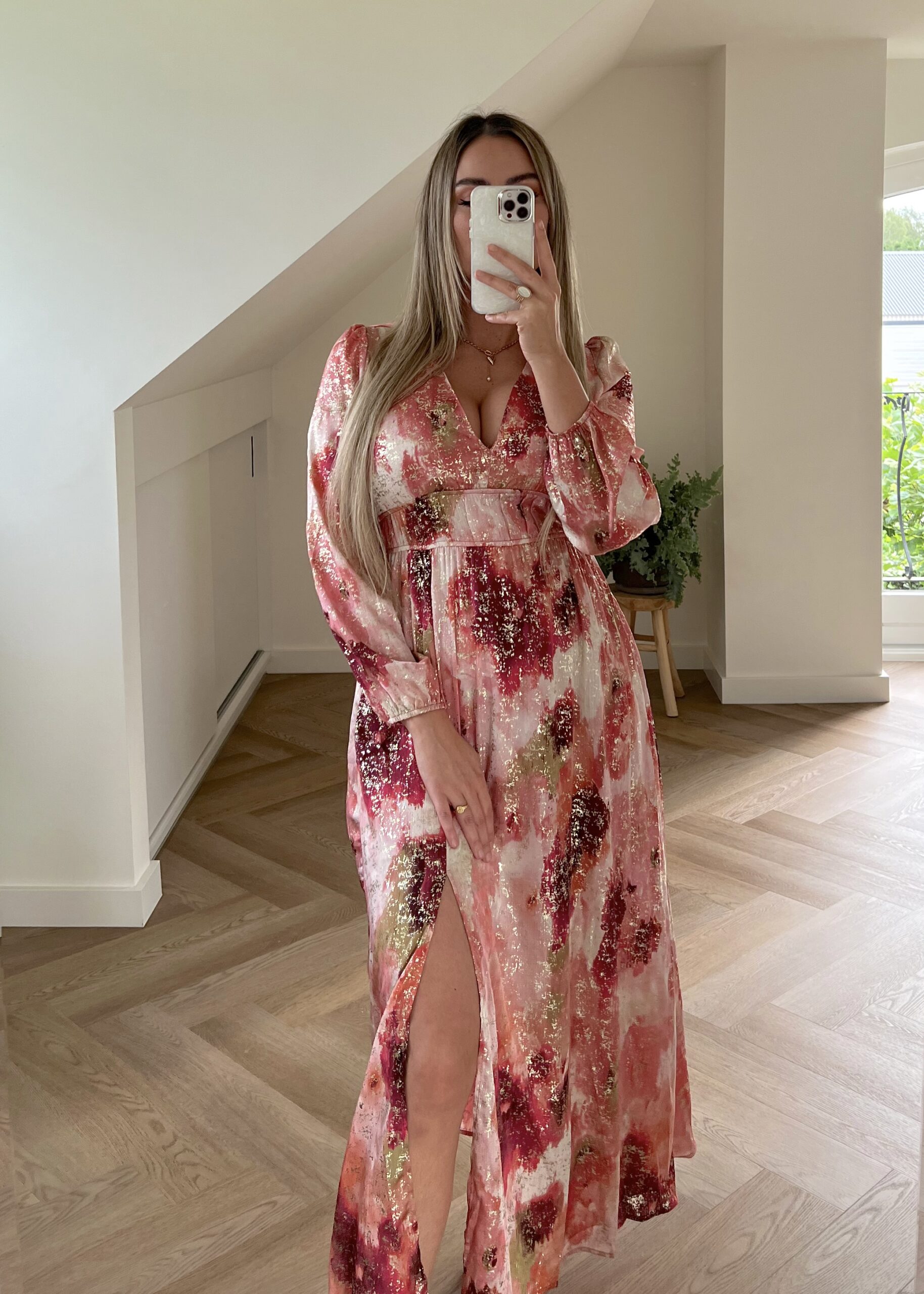 Dress red/pink with gold touch